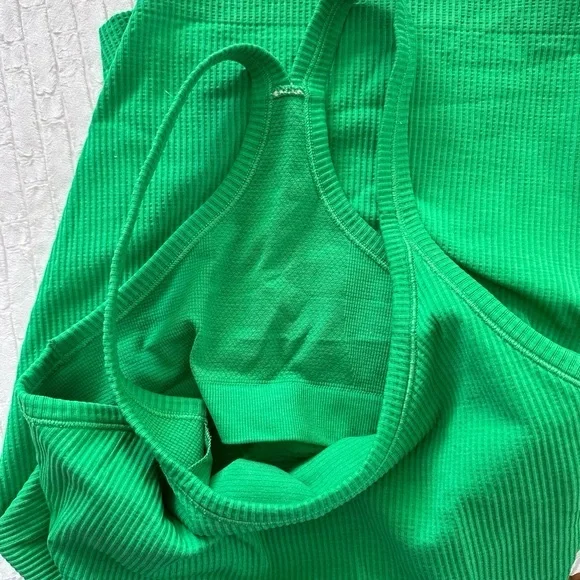 Lululemon Women’s Ebb To Street Tank in Green Bean Size 8 EUC Like New! - Picture 5 of 8